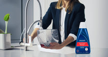 Carica l'immagine nel visualizzatore di Gallery, BISSELL Spot &amp; Stain Pro Oxy Soluzione Detergente 1L 20383