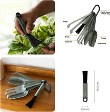 Carica l'immagine nel visualizzatore di Gallery, Fiskars Urban Plant Care Set di Attrezzi per Giardinaggio, 5 Pezzi