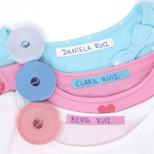 Carica l'immagine nel visualizzatore di Gallery, Rotolo Nastro Tessuto 3m x 1cm, Etichetta Termoadesiva Personalizzabile per Biancheria, Cotone e Poliestere, Senza Penna