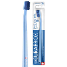 Carica l'immagine nel visualizzatore di Gallery, Curaprox CS 5460 Ultra Soft Spazzolino,Azzurro-Blu, Swiss Made