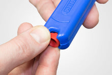 Carica l'immagine nel visualizzatore di Gallery, WEICON TOOLS Coltello per Cavi No. C 4-28, strumento di spelatura per cavi da 4 a 28 mm, Made in Germany