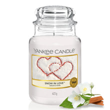 Carica l'immagine nel visualizzatore di Gallery, Yankee Candle Candela profumata in giara grande | Amore invernale | Durata Fino a 150 Ore
