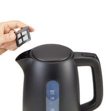 Carica l'immagine nel visualizzatore di Gallery, Amazon Basics Bollitore Elettrico 1,7L, 2200 W, Senza BPA con Base a 360°, Spegnimento Automatico e Filtro Anticalcare E