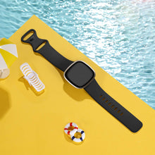 Carica l'immagine nel visualizzatore di Gallery, Oielai Cinghie compatibili per Fitbit Versa 3/Fitbit Sense, in silicone sportivo classico morbido di ricambio per Fitbit