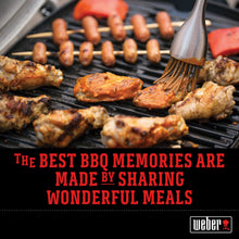 Carica l'immagine nel visualizzatore di Gallery, Weber Custodia per barbecue/per barbecue a carbone da 57 cm, tessuto leggero resistente all'acqua con cinghie di fissagg