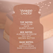 Carica l'immagine nel visualizzatore di Gallery, Yankee Candle Candela profumata | Candela in giara grande della Caramello Salato | Candele a lunga combustione: fino a 1