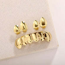 Carica l'immagine nel visualizzatore di Gallery, Set di grillz unisex Bling per denti HipHop, lucido, in lega, per sopra e sotto, coperti di fascino alla moda