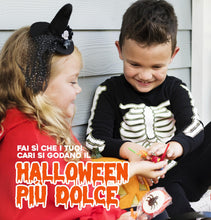 Carica l'immagine nel visualizzatore di Gallery, 1,4 kg di Deliziose Caramelle Halloween e Dolcetti Box - Cesta di Caramelle Assortite per Halloween Feste e Dolcetto o S