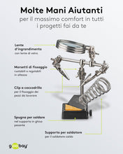 Carica l'immagine nel visualizzatore di Gallery, goobay Terza mano con lente d'ingrandimento e supporto per saldatore - Aiuto per saldatura per lavori di precisione con 
