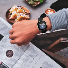 Carica l'immagine nel visualizzatore di Gallery, Oielai Cinghie compatibili per Fitbit Versa 3/Fitbit Sense, in silicone sportivo classico morbido di ricambio per Fitbit