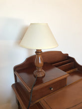 Carica l'immagine nel visualizzatore di Gallery, Paralume Lampada Per Comodino. Paralume Bajour Comodino Decorativo. Paralume Lampada Tetto Facile Da Mettere. Paralume D