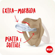 Carica l'immagine nel visualizzatore di Gallery, NUK Star Day &amp; Night ciuccio | 18-36 mesi | Calma il 99% dei bambini | Succhietti in silicone senza BPA | Glow-In-The-Da
