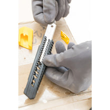 Carica l'immagine nel visualizzatore di Gallery, STANLEY 0-10-151 CUTTER SM18 160 mm