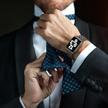 Carica l'immagine nel visualizzatore di Gallery, Cinturino Compatibile con Apple Watch 45mm 44mm 42mm per Donna e Uomo, in Acciaio Inossidabile Metallo per Serie 8 7 6 5