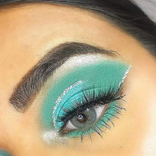 Carica l'immagine nel visualizzatore di Gallery, GLAMLENS Lenti a contatto colorate grigio Jasmi Grey - mensili - con porta lenti a contatto -grigie naturali in silicone