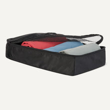 Carica l'immagine nel visualizzatore di Gallery, Amazon Essentials, Set di 4 Packing Cube, Accessori da Viaggio, Organizer per Bagagli con Doppia Cerniera, Parte Superiore in Rete, 100% Poliestere, S/M/L/Slim, Nero (in Precedenza Amazon Basics)