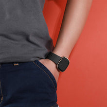 Carica l'immagine nel visualizzatore di Gallery, Oielai Cinghie compatibili per Fitbit Versa 3/Fitbit Sense, in silicone sportivo classico morbido di ricambio per Fitbit