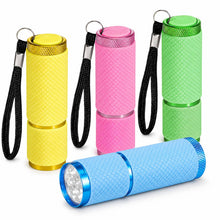 Carica l'immagine nel visualizzatore di Gallery, 4 Mini Torcia LED, Ultra Luminose Small Torce Alimentate a Batteria