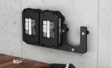 Carica l'immagine nel visualizzatore di Gallery, NewGround Designs Supporto a Parete per Batteria per Makita 18 V - 14.4 V - Supporto - Supporto Batteria (3 Batterie)