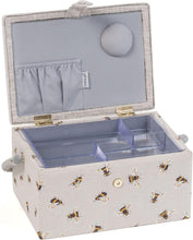 Carica l'immagine nel visualizzatore di Gallery, Hobby Gift Scatola Media per Cucito con Manico - Cestino Porta Cucito in Cotone con Scomparti per Strumenti e Accessori Creativi - 19 x 26 x 15 cm, Ape Ricamata