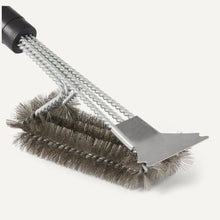 Carica l'immagine nel visualizzatore di Gallery, Amazon Basics, Raschietto e Spazzola per Griglie, Argento, 1 Pezzo