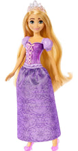 Carica l'immagine nel visualizzatore di Gallery, Mattel Disney Princess - Rapunzel bambola vestita alla moda con capi e accessori scintillanti ispirati al film, giocattolo per bambini, 3+ Anni, HLW03