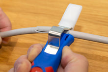 Carica l'immagine nel visualizzatore di Gallery, WEICON TOOLS Coltello per Cavi No. 4-28 H, Strumento di Spelatura per Cavi da 4 a 28 mm, con Lama a Uncino, Made in Germ