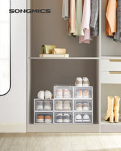 Carica l'immagine nel visualizzatore di Gallery, SONGMICS Scatole per Scarpe, Contenitori per Scarpe, Organizzatori Portascarpe Pieghevoli e Impilabili, Fino alla Taglia 43, Set di 8, Trasparente e Bianco Nuvola LSP066W08