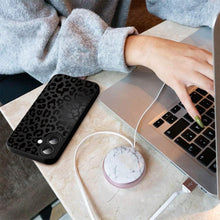 Carica l'immagine nel visualizzatore di Gallery, Coalbooliy Custodia Per iPhone 16 6,1'', Cellulare Nero Silicone Morbido Cover per telefono Aesthetic Modello Leopardato