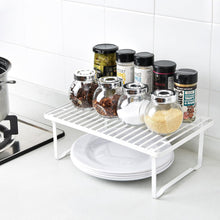 Carica l'immagine nel visualizzatore di Gallery, Amazon Basics Ripiani portaoggetti impilabili da cucina, Bianco