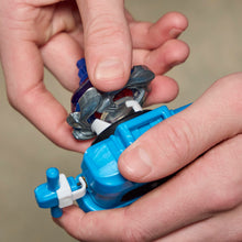 Carica l'immagine nel visualizzatore di Gallery, Hasbro BEY Blade Gen 4 DLX Launcher And Top