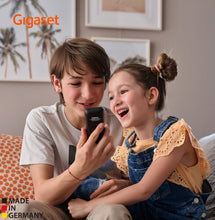 Carica l'immagine nel visualizzatore di Gallery, Gigaset AS690A Telefono Portatile con Segreteria, Display Illuminato, Nero