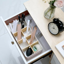 Carica l'immagine nel visualizzatore di Gallery, AiQInu Organizer Scrivania e Portapenne Bianca, Porta Penne per Scrivania con 8 Scomparti Rimovibili, Desk Organizer Ufficio per Telecomando, Conservazione Cosmetici, Accessori Scrivania