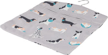 Carica l'immagine nel visualizzatore di Gallery, Beldray LA032005DFEU7 borsa con mollette con stampa di cani – Appendibile in linea, Gancio facile da appendere per riporle, Può contenere fino a 100 borse per mollette, Uso interno/esterno, 33 x 30 cm