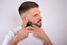 Carica l'immagine nel visualizzatore di Gallery, Wahl Mustache &amp; Beard Rifinitore cordless, pettine guida regolabile 6 in 1