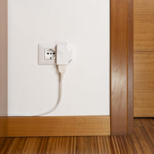 Carica l'immagine nel visualizzatore di Gallery, FANTON 82250 adattatore presa tripla piatta SALVASPAZIO - 1 spina italiana piccola 10A 3 prese italiane piccole (Confezi