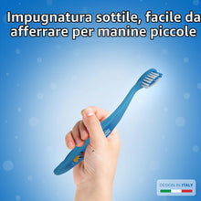 Carica l'immagine nel visualizzatore di Gallery, Spazzolino da denti Mickey Mouse con cappuccio di protezione, ventosa, manico comodo e setole morbide per bambini