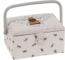Carica l'immagine nel visualizzatore di Gallery, Hobby Gift Scatola Media per Cucito con Manico - Cestino Porta Cucito in Cotone con Scomparti per Strumenti e Accessori Creativi - 19 x 26 x 15 cm, Ape Ricamata