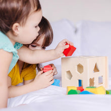 Carica l'immagine nel visualizzatore di Gallery, Melissa &amp; Doug Cubo Incastri con Forme Geometriche, legno, Giochi bambini 2 anni Montessori, Regalo Giocattoli 3 - 4 anni