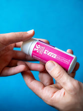 Carica l'immagine nel visualizzatore di Gallery, LOVESOLUTION - Integratore Alimentare per il Benessere delle Vie Urinarie con D-mannosio, Estratto di Uva Ursina e Tea Tree Oil - Confezione da 36 Compresse - Vegano e Senza Glutine