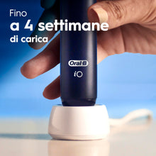 Carica l'immagine nel visualizzatore di Gallery, Oral-B iO2 Spazzolino Elettrico | x2 | 2 Testine