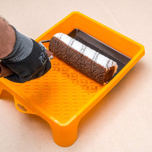Carica l'immagine nel visualizzatore di Gallery, Hardy Working Tools Vaschetta per vernici 32 cm x 38 cm in plastica. Contenitore ampio per rulli grandi, perfetto per la