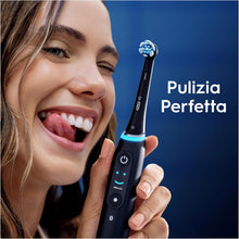 Carica l'immagine nel visualizzatore di Gallery, Oral-B Testine di Ricambio iO Gentle Care, Nere, 8 Ricambi