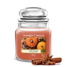 Carica l'immagine nel visualizzatore di Gallery, Yankee Candle Candela Profumata |Spiced Pumpkin Barattolo Medio | Candele a Lunga Durata: fino a 75 Ore | Regali Perfett