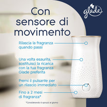 Carica l'immagine nel visualizzatore di Gallery, Glade Sense &amp; Spray, Profumatore per Ambienti Refreshing Air 1 Base e 3 Ric