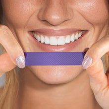 Carica l'immagine nel visualizzatore di Gallery, GELDIS Whitening Strips WHITEGlow, Striscie Sbianca Denti, 28 strisce per 14 giorni, Rimuove Macchie Superficiali, Delic