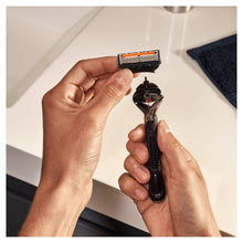 Carica l'immagine nel visualizzatore di Gallery, Gillette Fusion 5 Proglide Lamette da Barba, per Rasoio di Sicurezza, Confezione da 4 Ricambi da 5 Lame, con 5 Lame di P