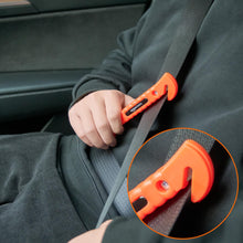 Carica l'immagine nel visualizzatore di Gallery, Amazon Basics Taglierino d’emergenza per cinture di sicurezza e martello rompivetro, confezione da 2