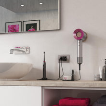 Carica l'immagine nel visualizzatore di Gallery, 4box - Presa da Incasso Side XL Compatibile con Bticino® Matix™. 4 Prese in 1: permette di collegare una spina schuko e 