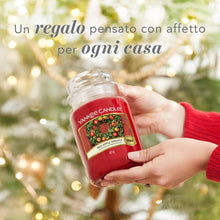 Carica l'immagine nel visualizzatore di Gallery, Yankee Candle Candela profumata in giara grande | Red Apple Wreath | Durata Fino a 150 Ore | regalo perfetto per le donn